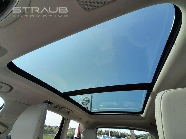 Used 2021 Crystal White Metallic Volvo Inscription image 34