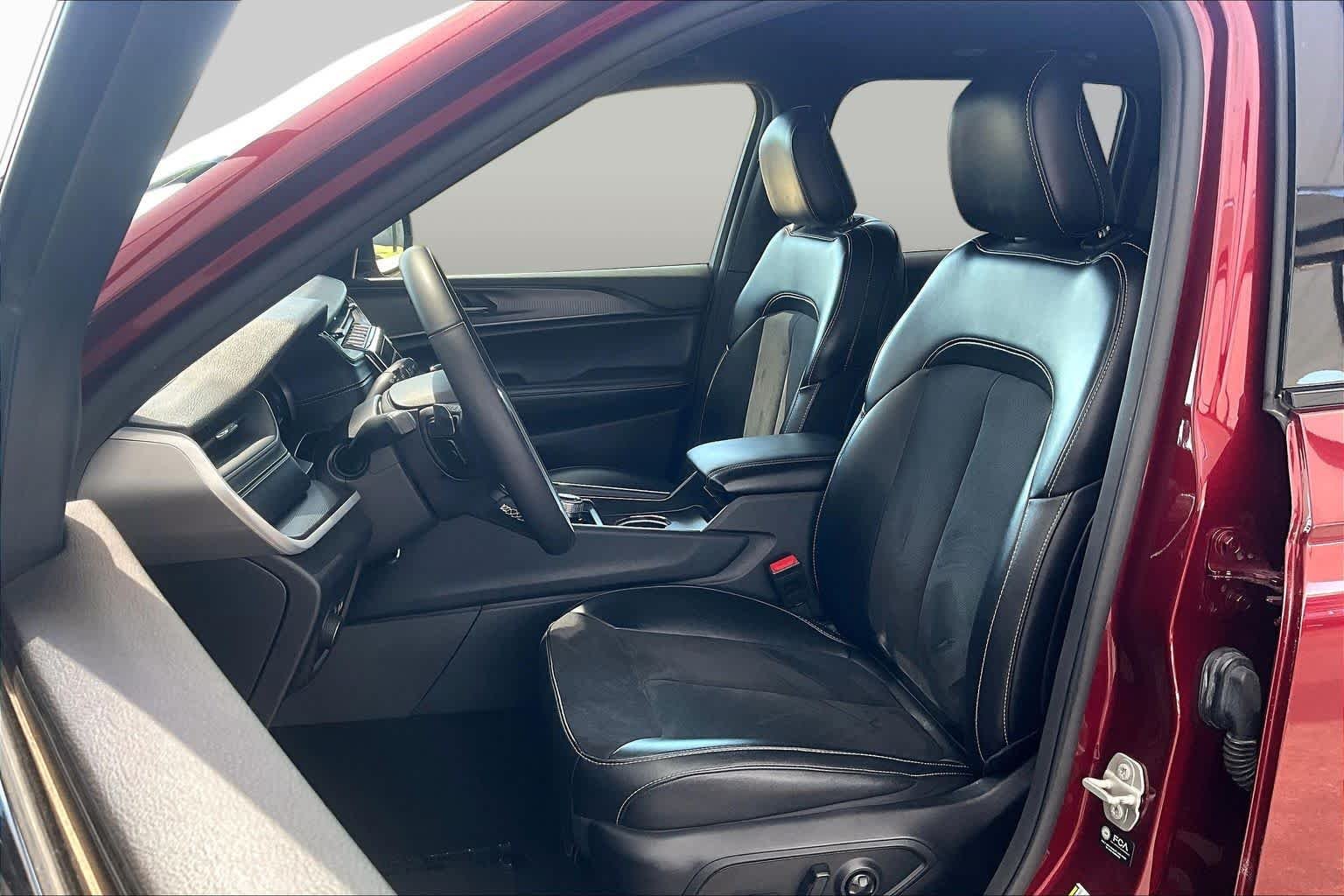Used 2024 Velvet Red Pearlcoat Jeep Altitude image 8
