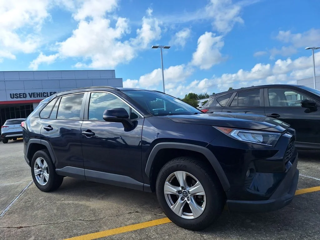 Used 2020 Blue Toyota XLE image 3