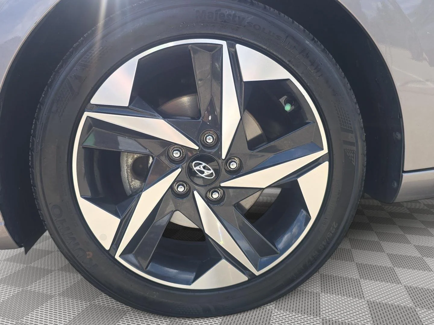 Certified Used 2023 Fluid Metal Hyundai SEL image 9
