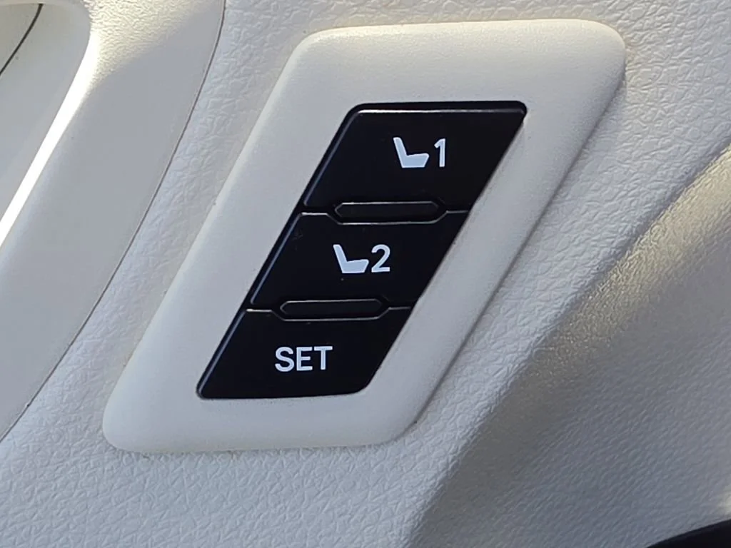 Used 2023  Toyota Platinum image 17