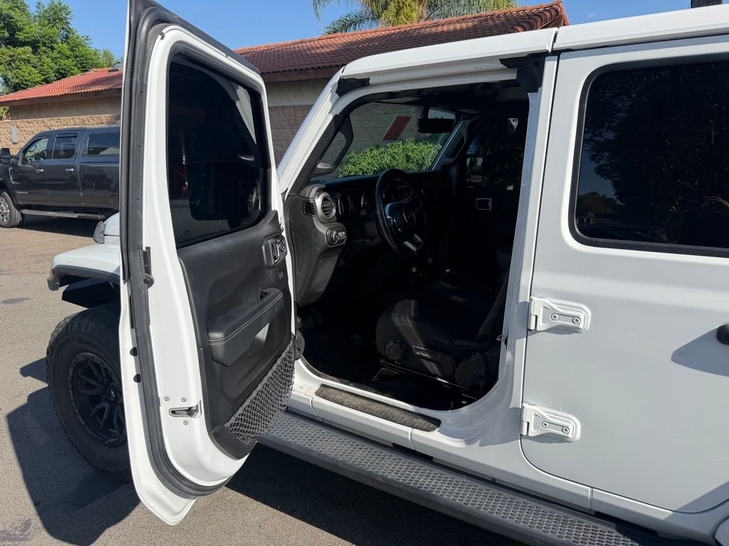 Used 2020 White Jeep Unlimited Sahara image 17