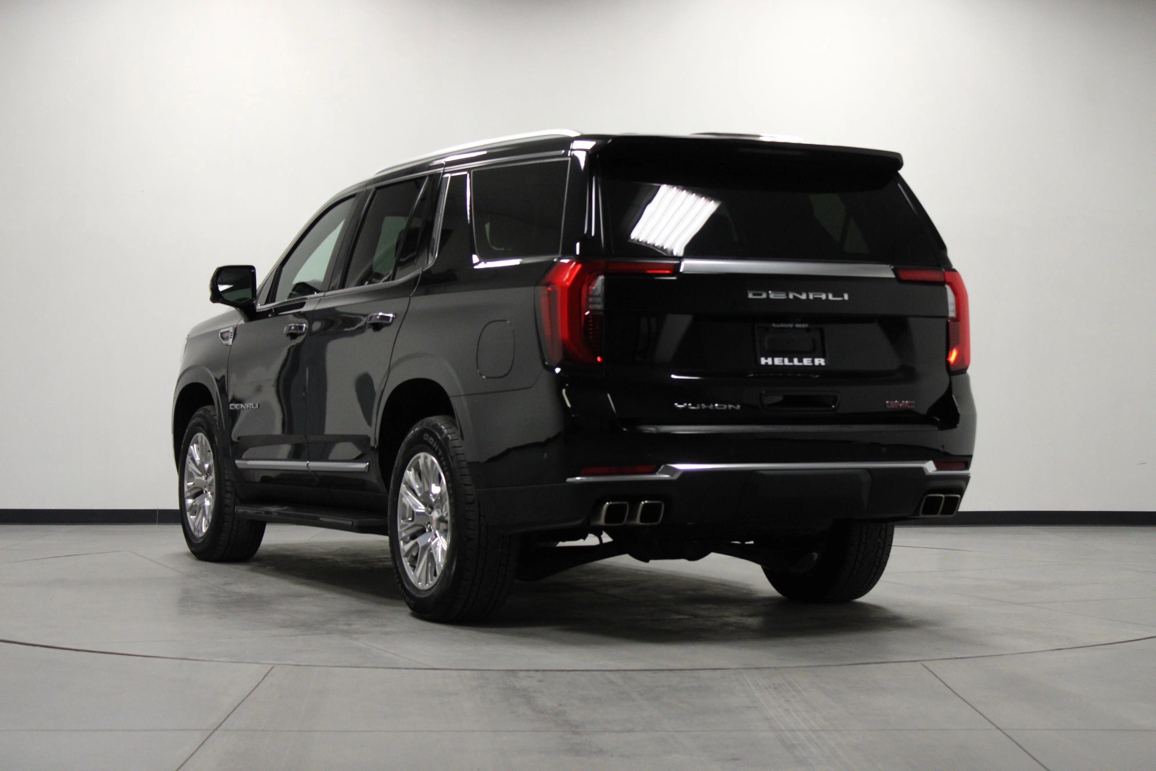 Used 2025 Onyx Black GMC Denali image 6