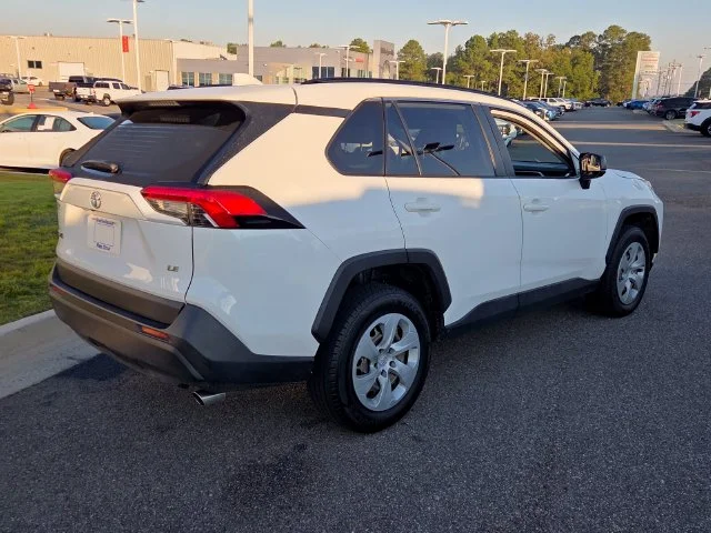 Used 2019 White Toyota LE image 13
