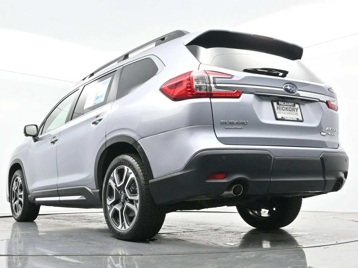 Used 2023 Ice Silver Metallic Subaru Limited image 50