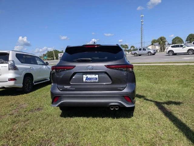 Used 2021 Magnetic Gray M Toyota XSE image 4
