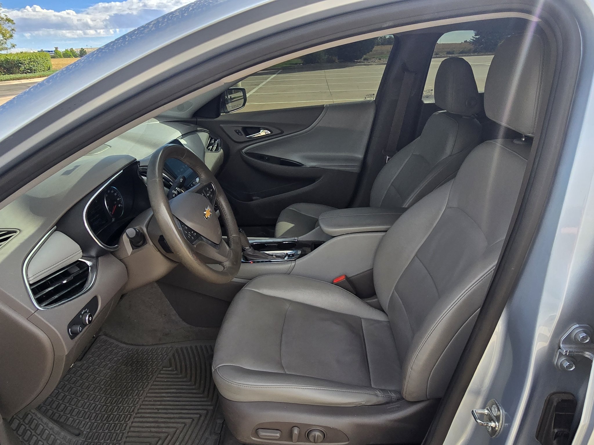 Used 2017 Arctic Blue Metallic Chevrolet Premier image 10