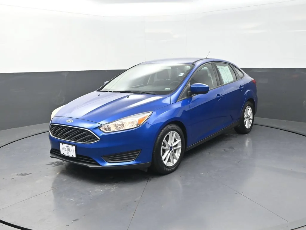 Used 2018 Blue Ford SE image 4
