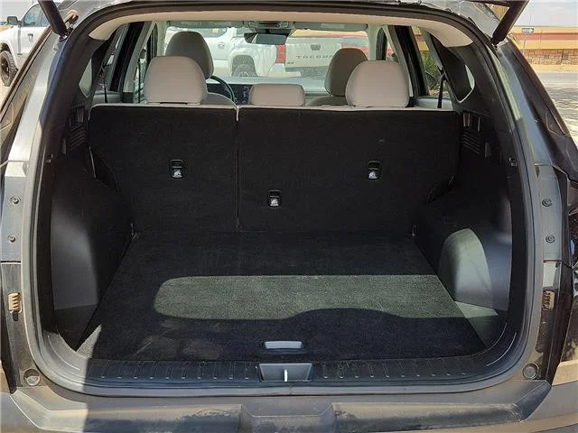 Used 2025 Black Hyundai SEL image 8