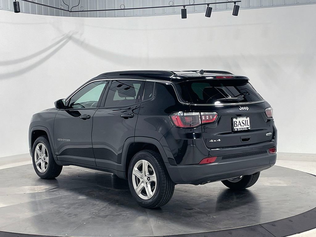 Used 2024 Black Jeep Latitude image 13