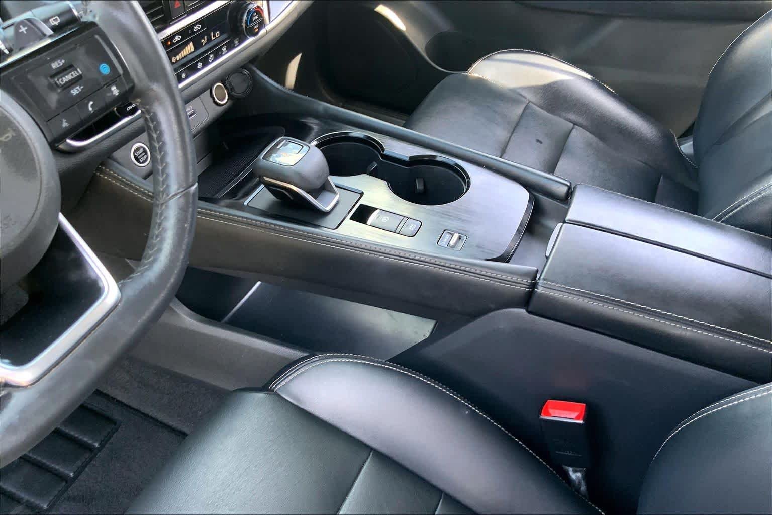 Used 2023 Boulder Gray Pearl Nissan SL image 16