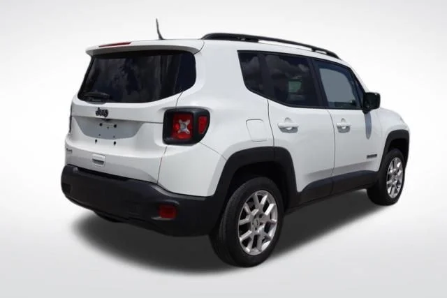 Used 2023 White Jeep Latitude image 11