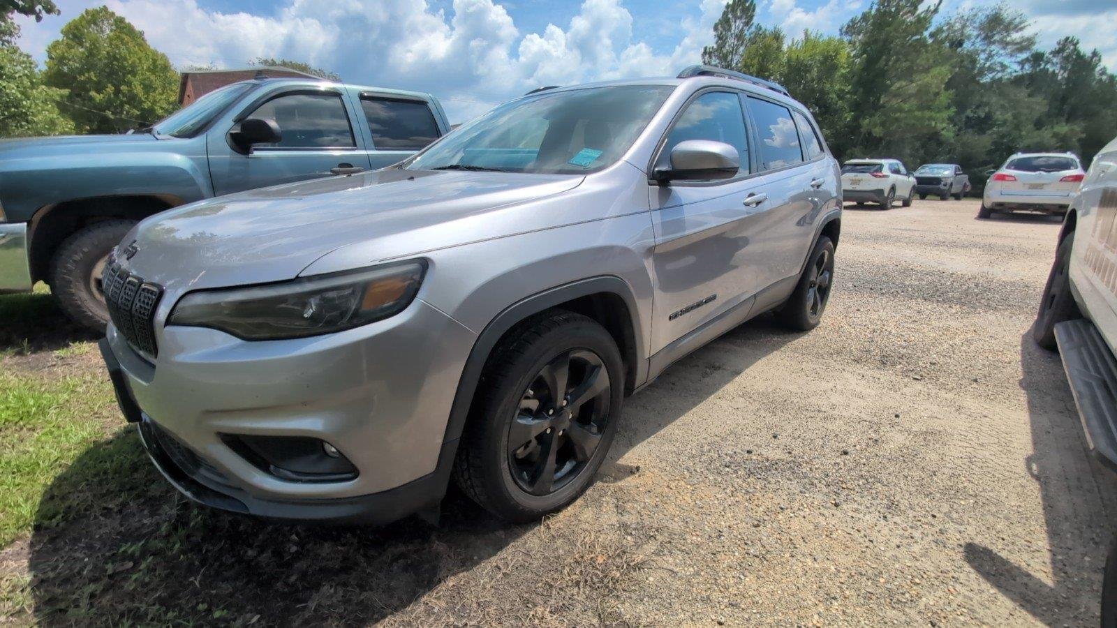 Used 2021 Diamond Black Crystal Pearlcoat Jeep Altitude image 1