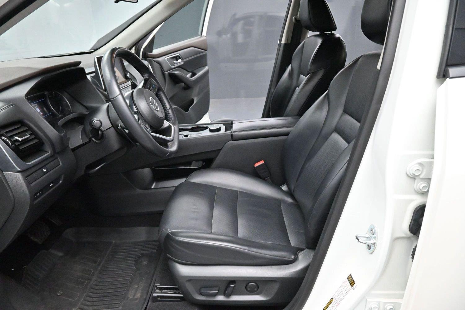 Used 2021 Pearl White Tricoat Nissan SV image 13