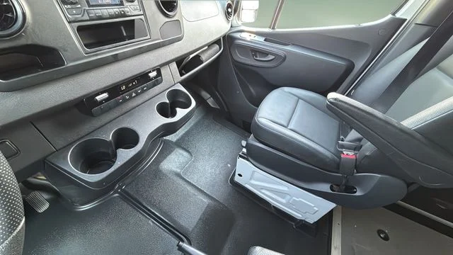 Used 2025  Mercedes-Benz Cargo 144 WB image 15