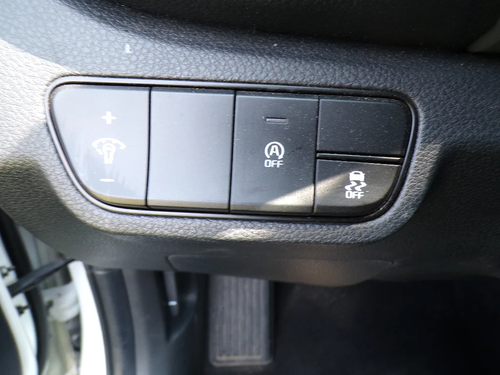 Used 2026 Snow White Pearl Kia LX image 22