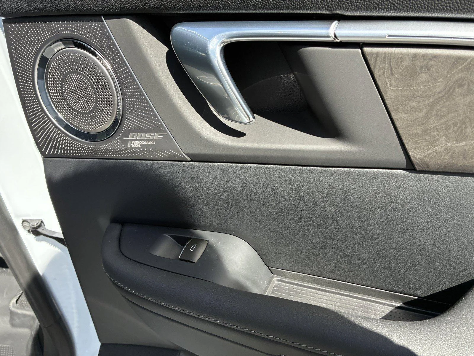 New 2027 Iridescent White Tricoat Buick Avenir image 13