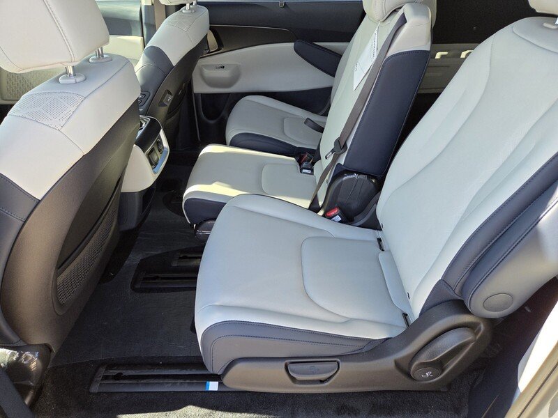 New 2026 Ceramic Silver Kia SX image 9