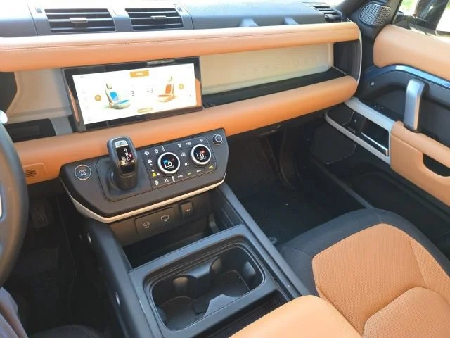 Used 2024 Blue Land Rover X-Dynamic SE image 16