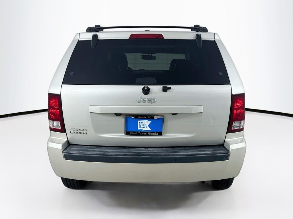 Used 2010 Light Graystone Pearlcoat Jeep Laredo image 6