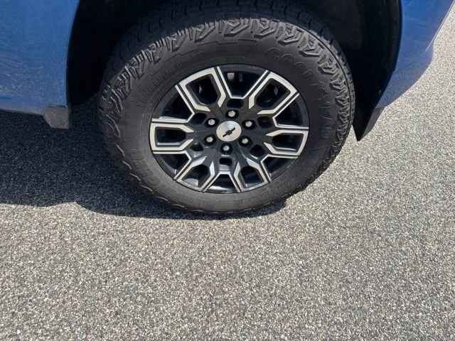 Used 2023 Blue Chevrolet Z71 image 25