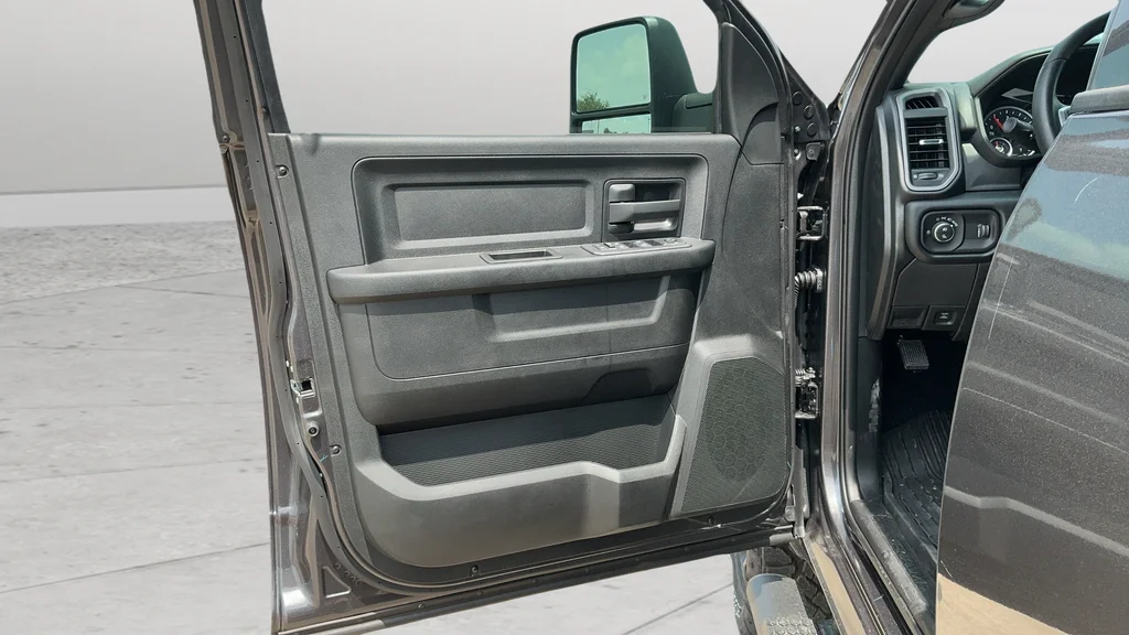 New 2026 Granite Crystal Metallic Clearcoat RAM Tradesman image 17