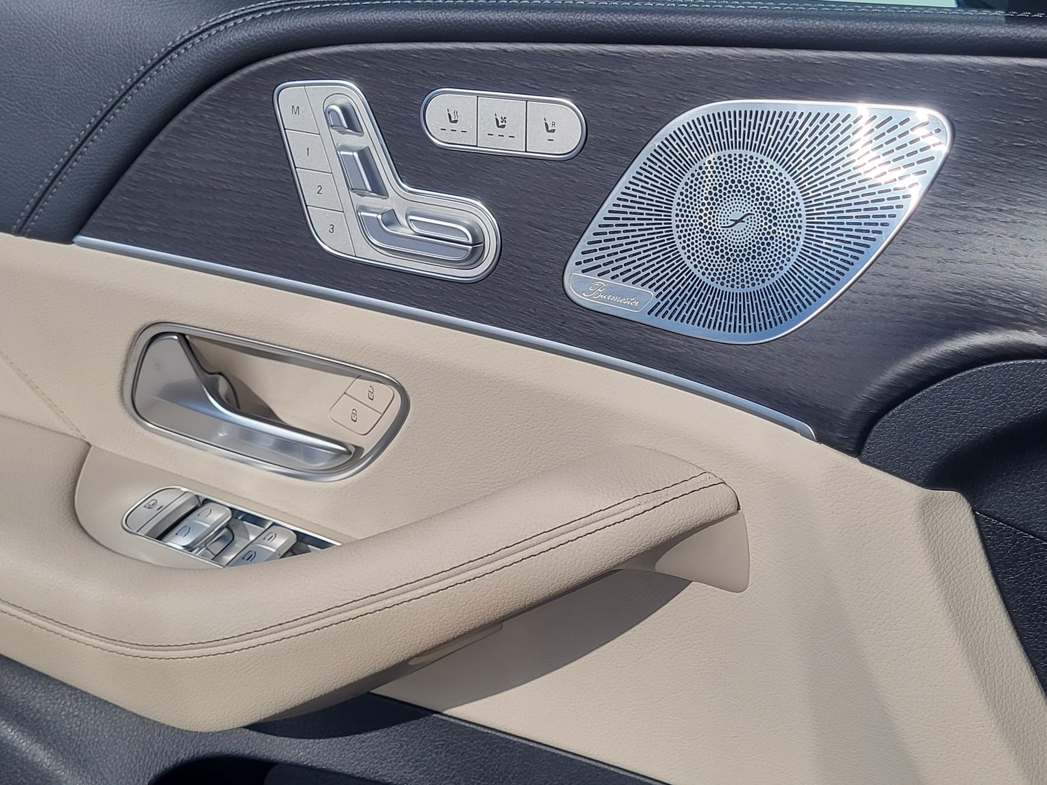 Certified Used 2023 MANUFAKTUR Diamond White Bright Mercedes-Benz GLE450 4MATIC® image 32
