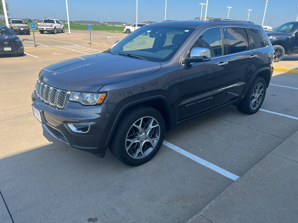 Used 2021 Granite Crystal Clearcoat Metallic Jeep Limited image 4