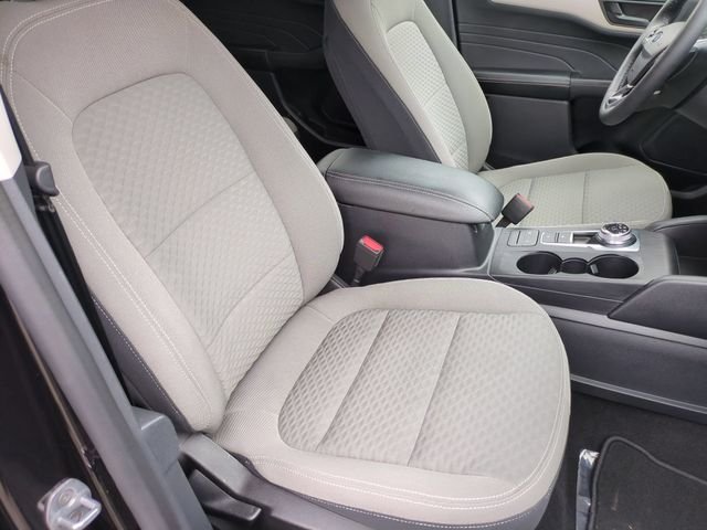 Used 2022 Black Ford SE image 32