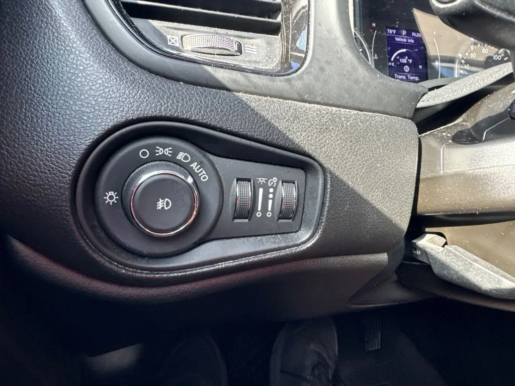 Certified Used 2020 Alpine White Clearcoat Jeep Latitude image 26