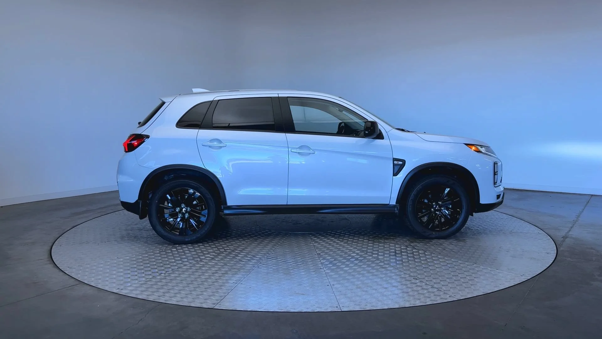 New 2026 White Diamond Mitsubishi 2.0 LE image 8