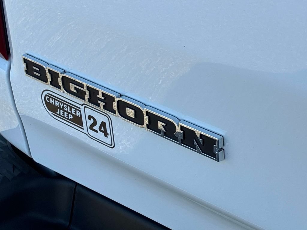 Used 2022 White Ram Big Horn/Lone Star image 11