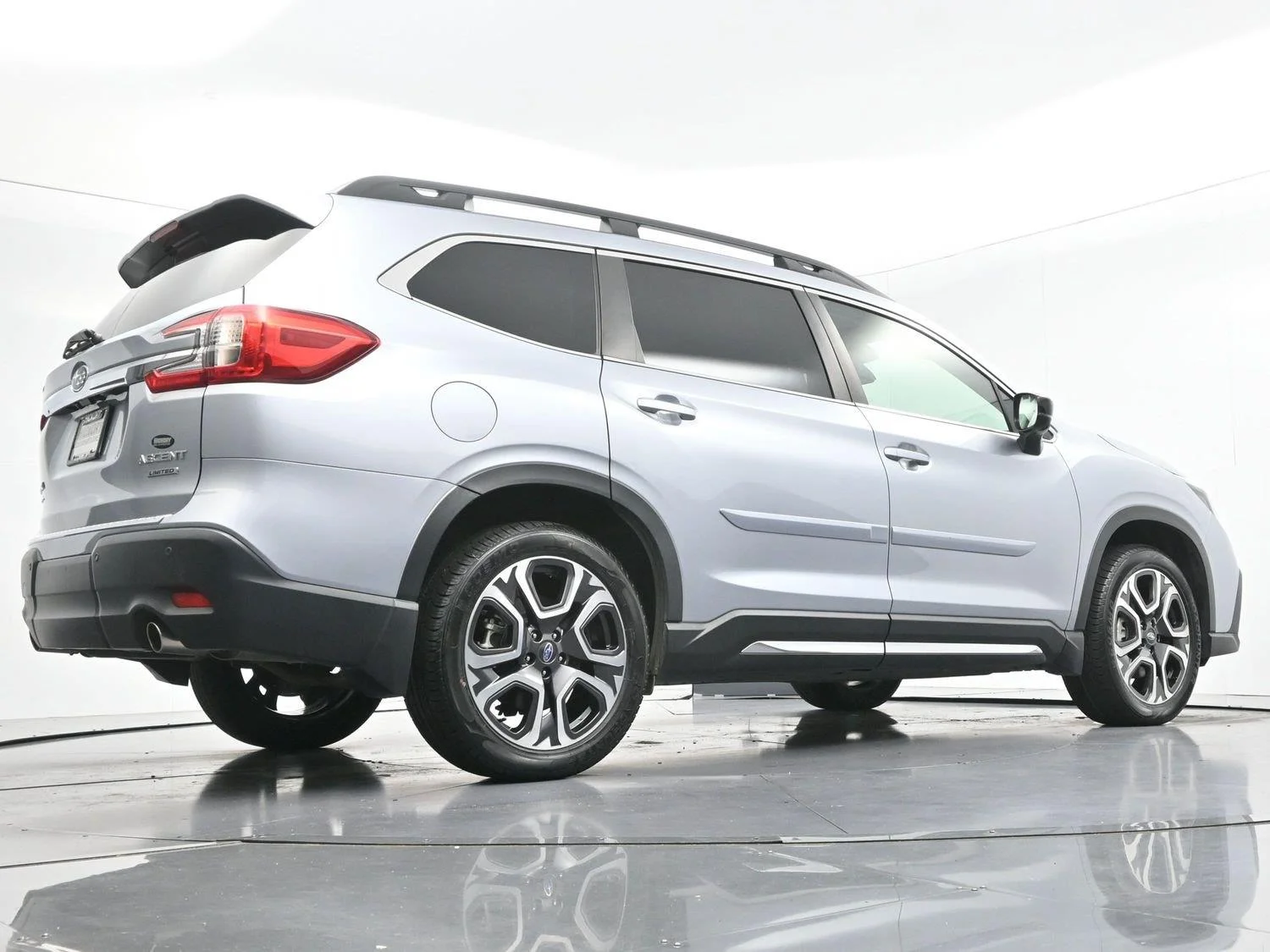 Used 2024 Ice Silver Metallic Subaru Limited image 57