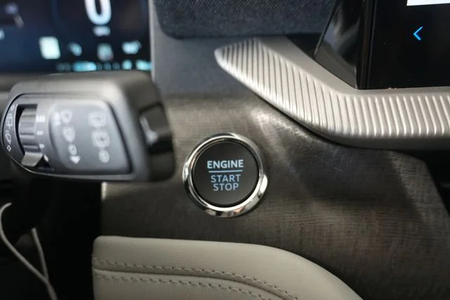 New 2026 Star White Metallic Tri-Coat Ford Platinum™ image 23
