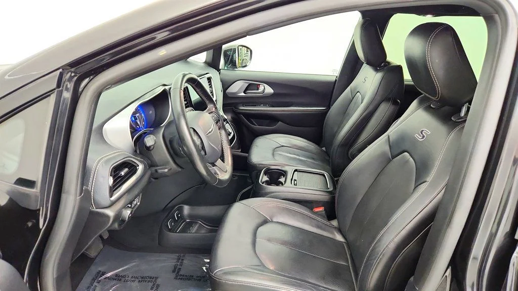 Used 2021 Brilliant Black Crystal Pearlcoat Chrysler Touring L AWD w/ Premium & Safety Sphere Group image 20