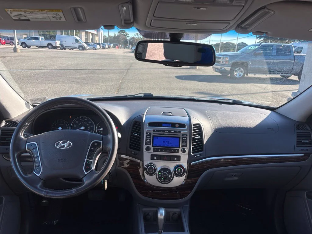Used 2011 Gray Hyundai SE image 26