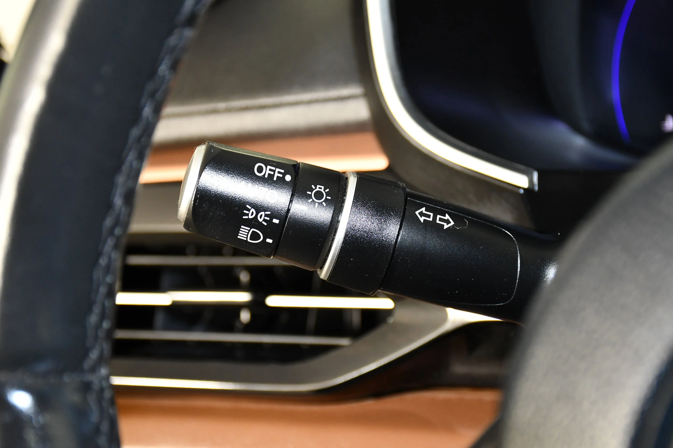 Certified Used 2024 Liquid Carbon Metallic Acura w/Technology Package image 22