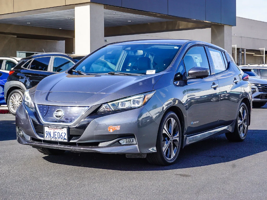 Used 2018 Gray Nissan SL image 3