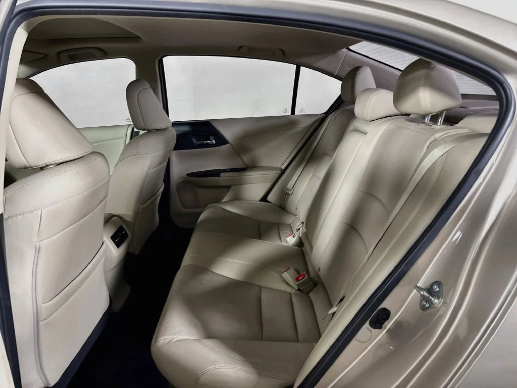 Used 2017 Champagne Frost Pearl Honda EX-L image 20