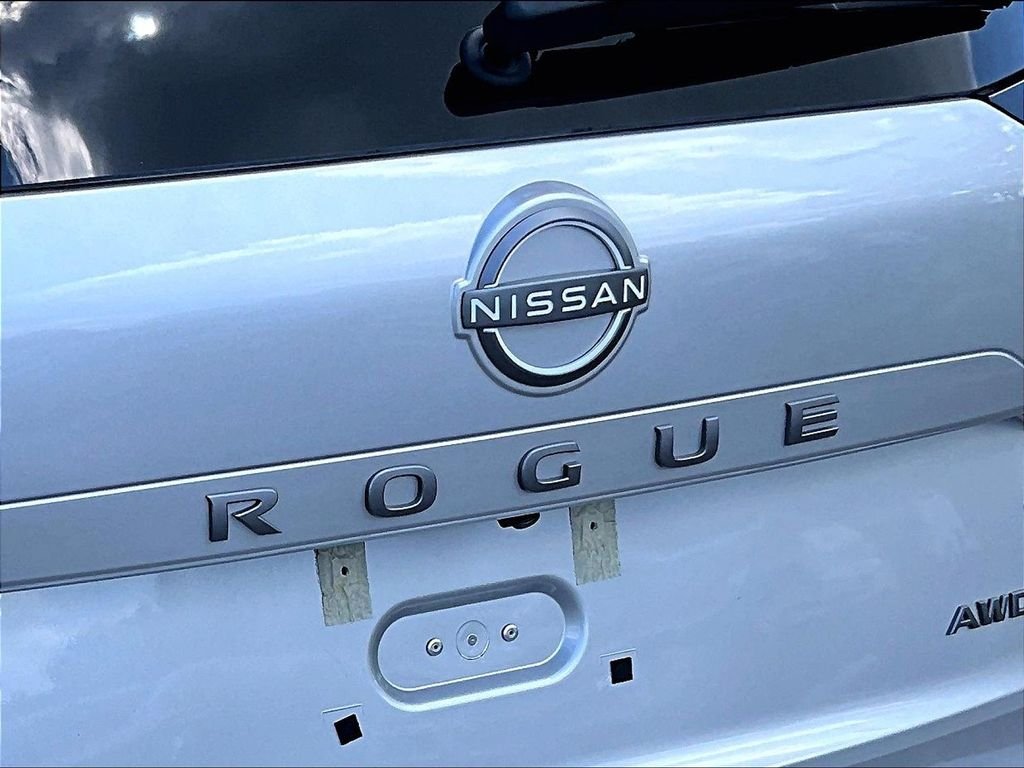 Used 2025 Silver Nissan SV image 27