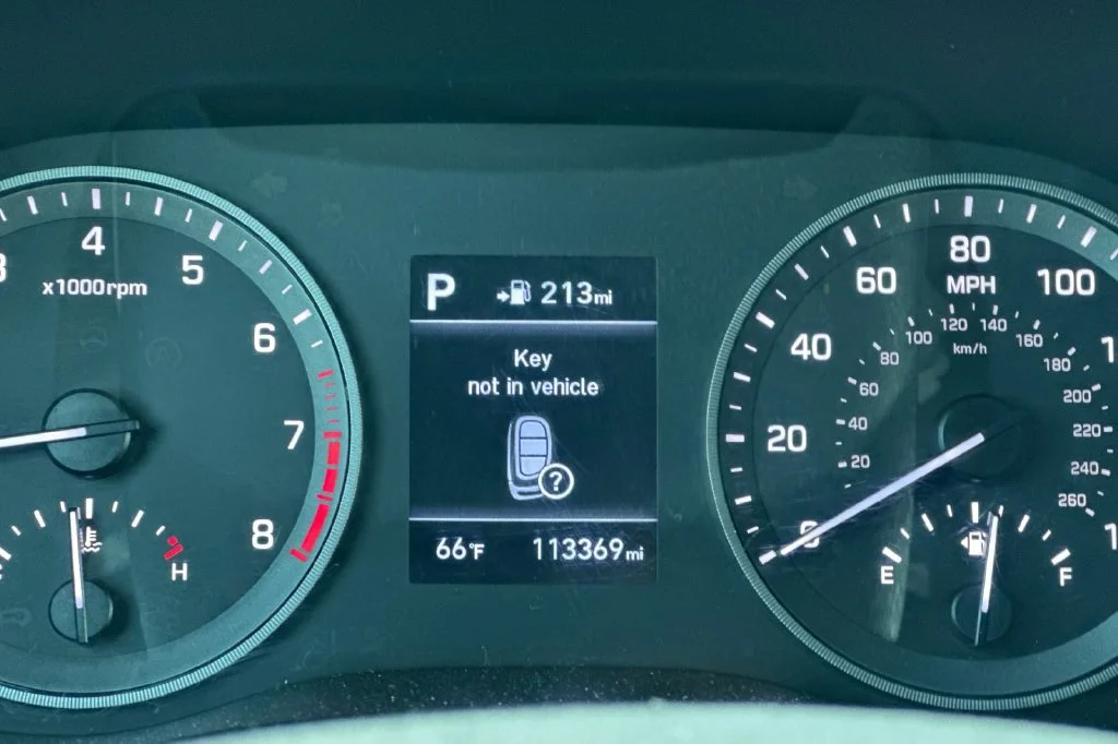 Used 2020 Noir Hyundai Value image 25