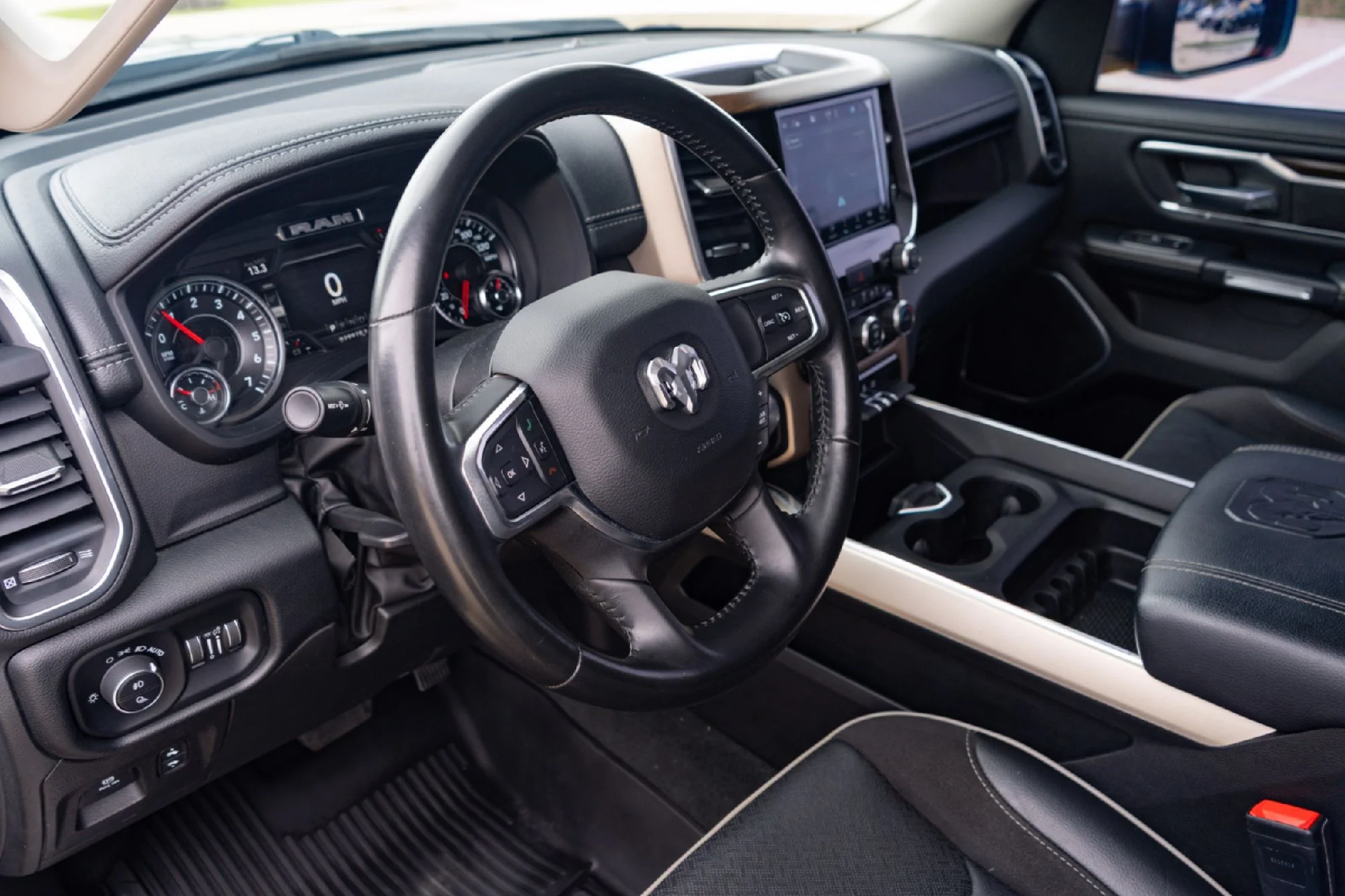Used 2022 Silver Ram Laramie image 8