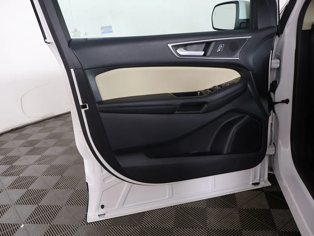 Used 2019 White Ford SEL image 20