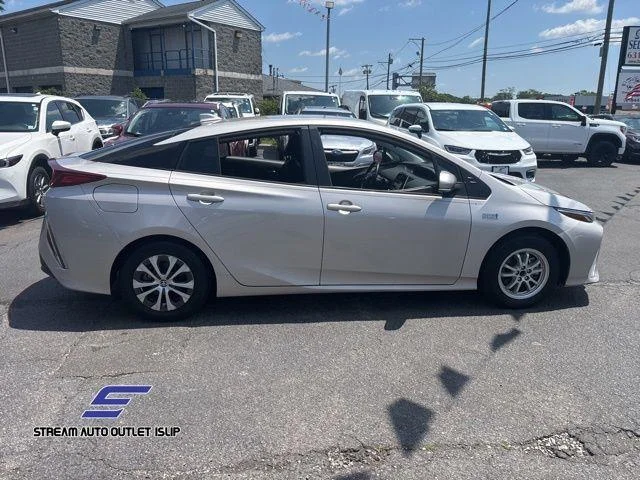 Used 2022 Silver Toyota LE image 7