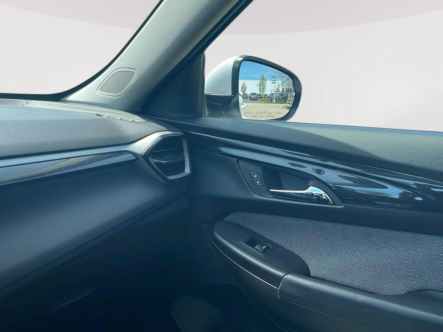 Used 2025 Summit White Chevrolet LT image 29
