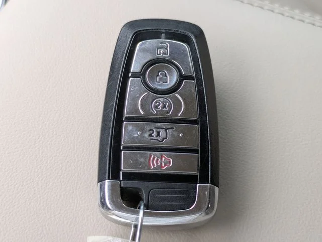 Used 2022 Blue Lincoln Standard image 29