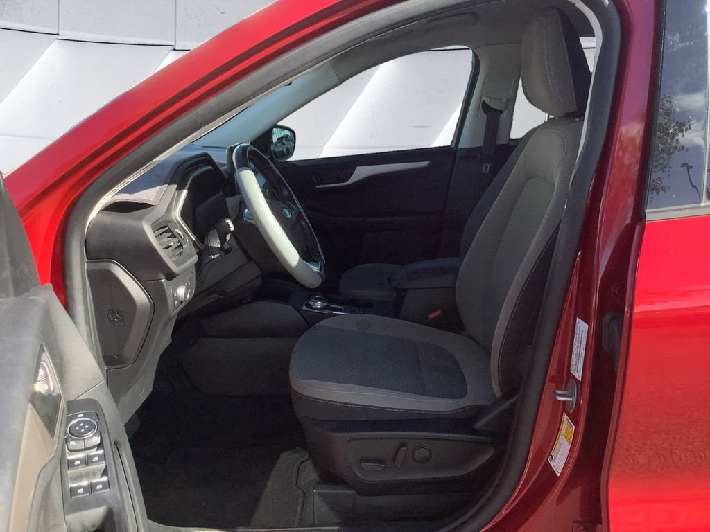 Used 2022 Red Ford SE image 7