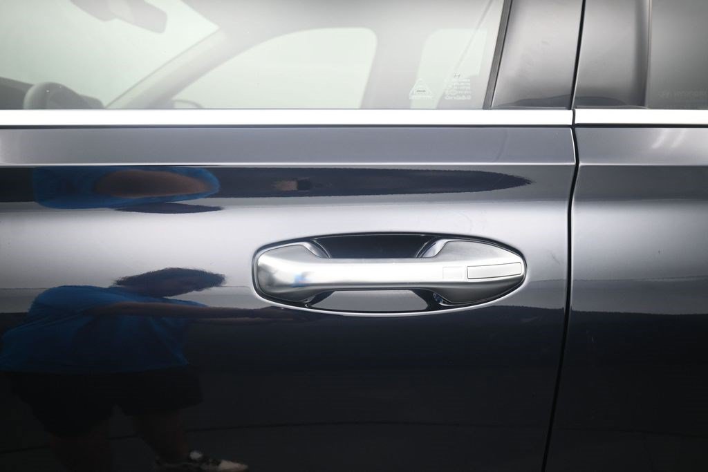 Used 2024 Moonlight Cloud Hyundai SEL 7P image 12
