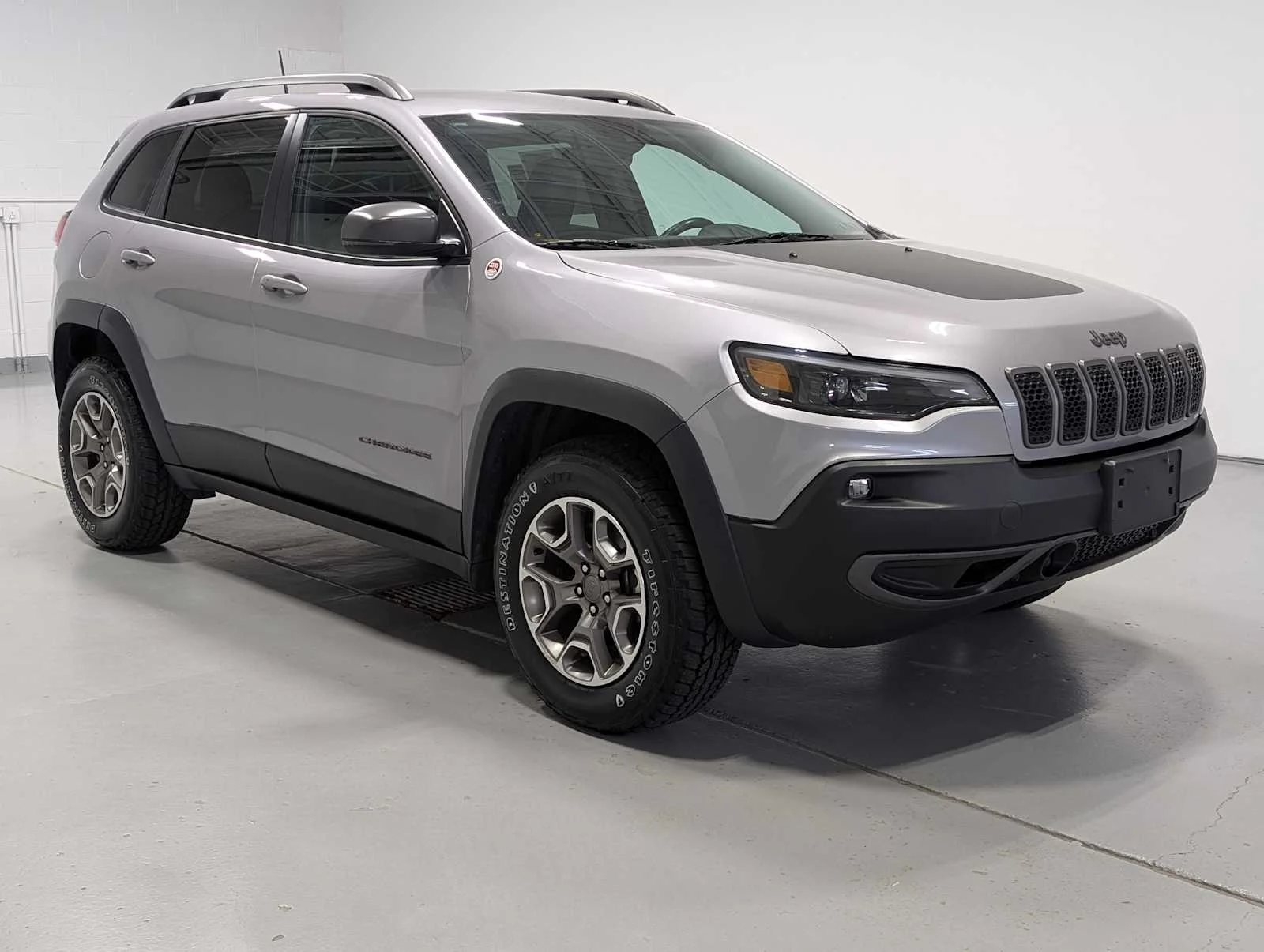 Used 2021 Billet Silver Metallic Clearcoat Jeep Trailhawk image 6