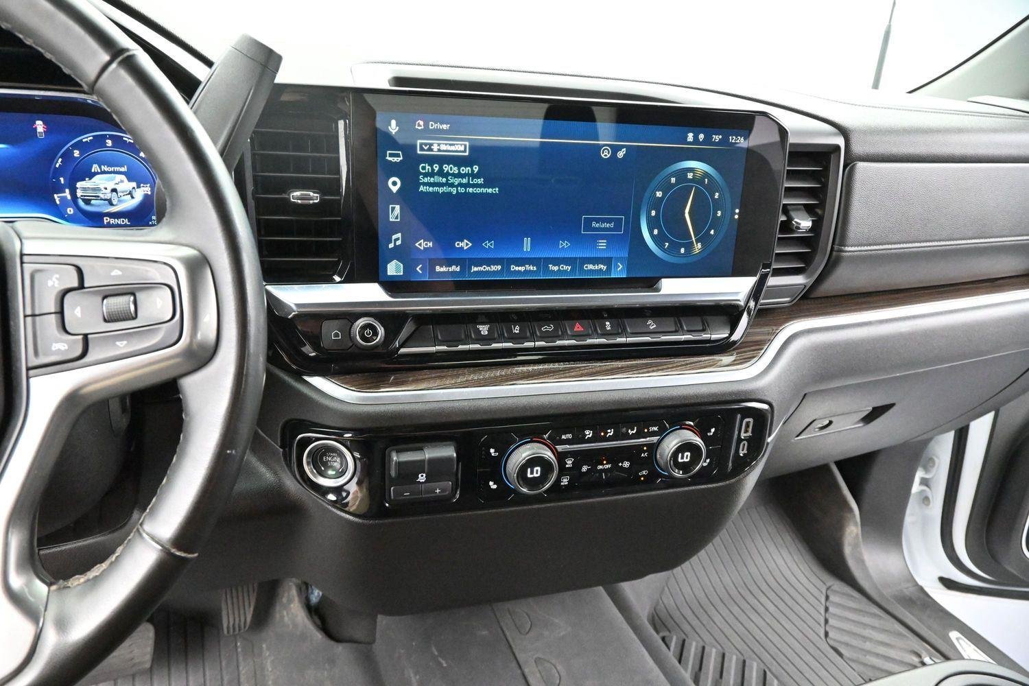 Used 2025 Summit White Chevrolet LT image 18